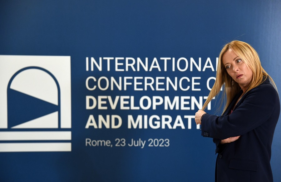 Más de 100.000 migrantes en 7 meses: los alcaldes italianos se sublevan contra la política de Meloni