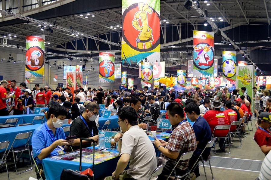 Más de 1.600 jugadores participan en la ciudad de Yokohama en los Campeonatos Mundiales de Pokémon, que por primera vez se celebran en Japón.