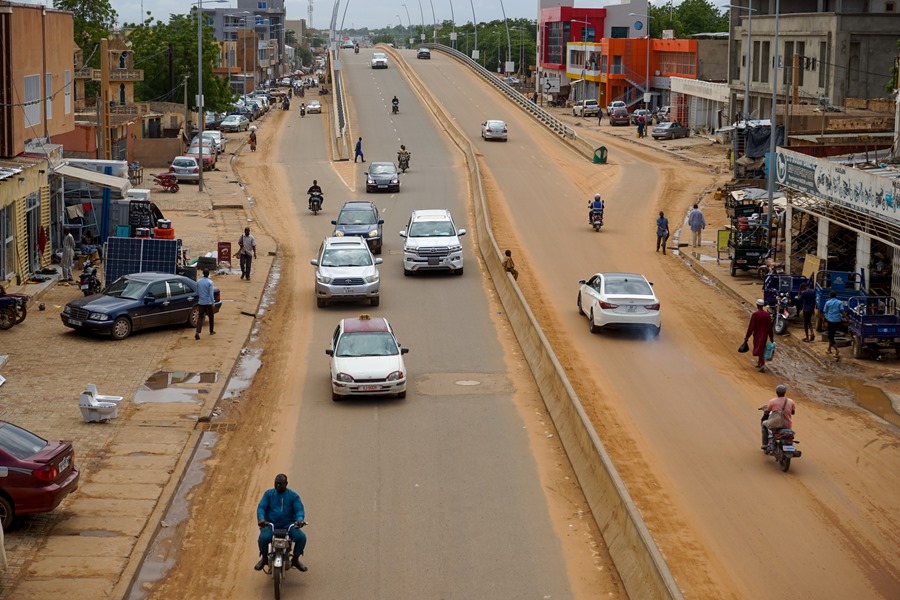 Tráfico en una de las principales calles de Niamey, la capital de Níger. 