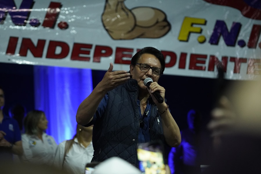 El candidato presidencial Fernando Villavicencio en el mitin de campaña, minutos antes de ser asesinado en Quito.