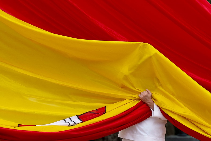 Una bandera española de 30 por 4 metros ondeará en Alba de Tormes (Salamanca) a exigencia de Vox.
