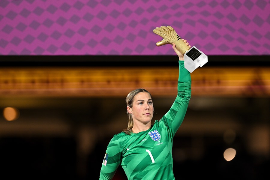 La mejor portera del Mundial de Fútbol, la guardameta inglesa Mary Earps, por la que una joven ha recogido firmas para que Nike venda su camiseta.