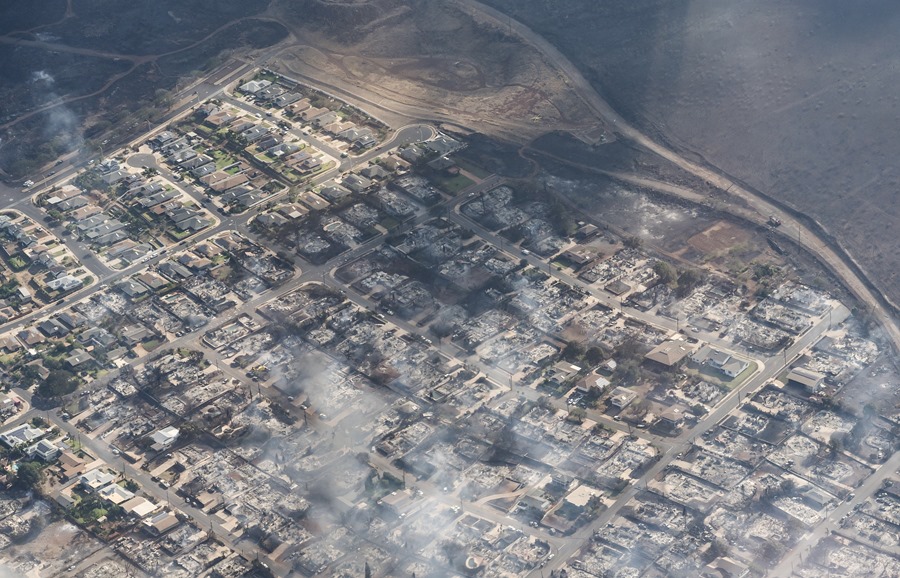 Vista aérea de las zonas afectadas por el incendio declarado en Lahaina, en la isla de Hawaii. EFE/EPA/Carter Barto/Handout