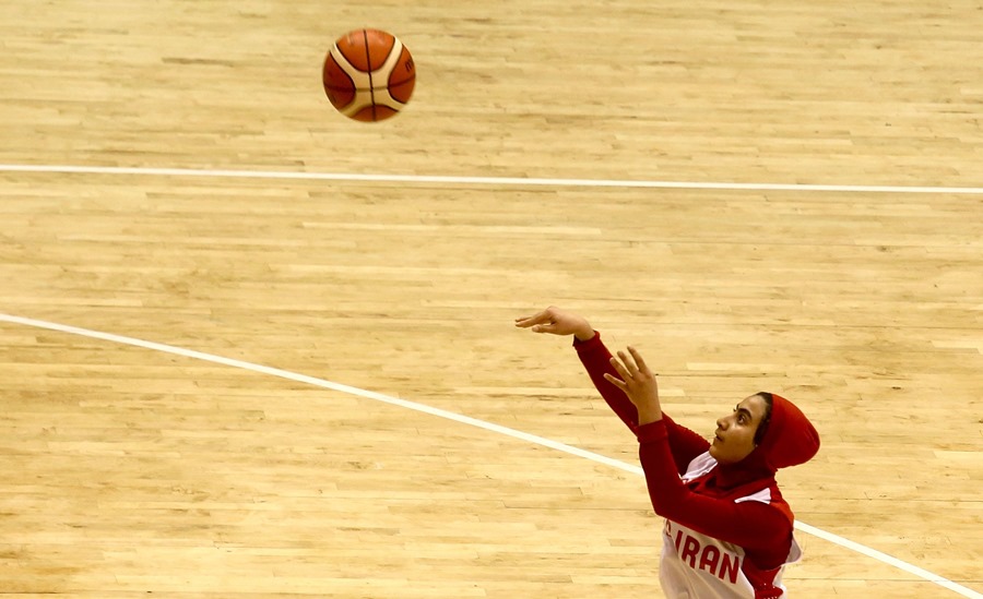 Acusan de traición a las jugadoras de la selección iraní de baloncesto por no cantar el himno