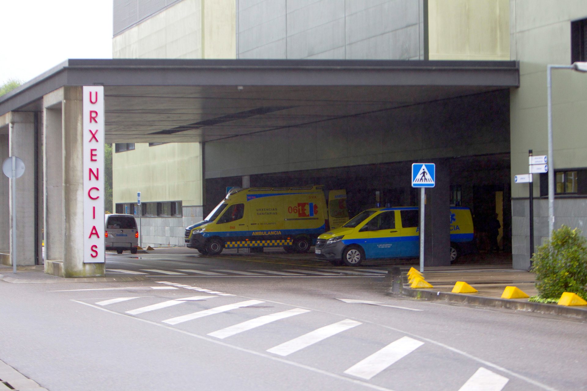 Entrada de Urgencias del hospital Álvaro Cunqueiro de Vigo.