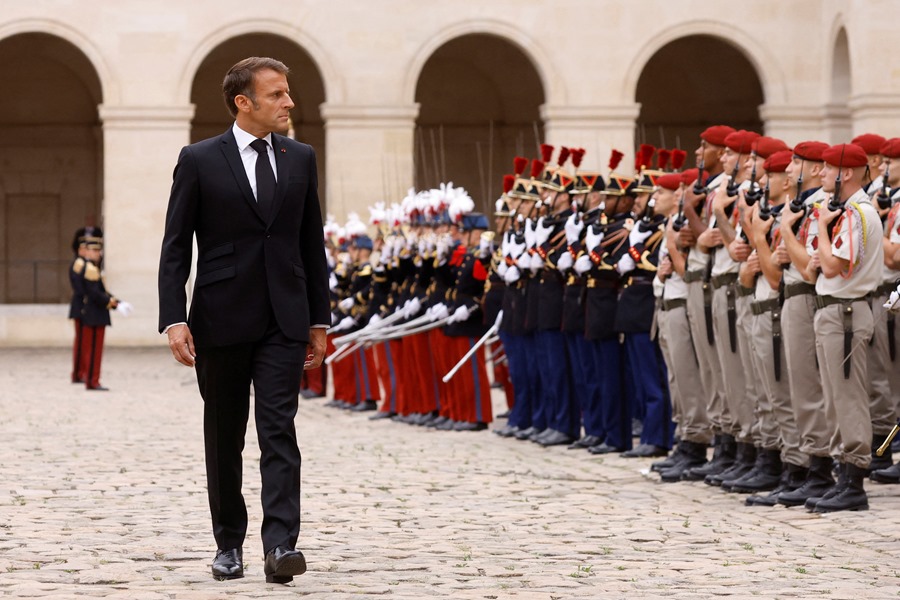Macron quiere superar la tensión de esta legislatura en medio de la pugna por su sucesión