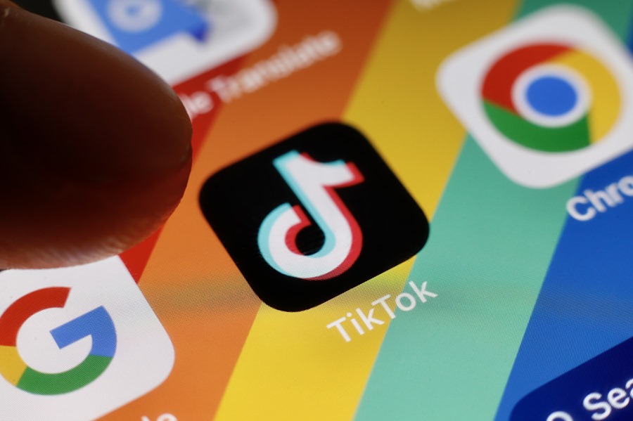Varias aplicaciones, entre elltas la de TikTok, una de las redes sociales que a partir de mañana tendrán que moderar su contenido por la nueva ley de la UE.