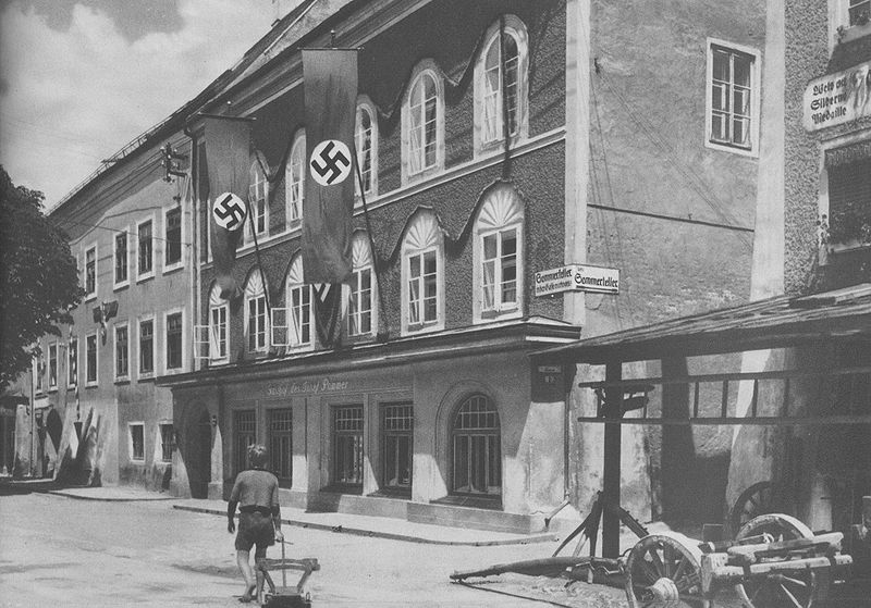 Vista del exterior de la casa de Adolf Hitler en el año 1938.