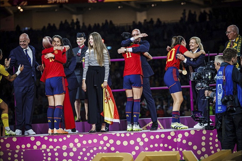 Imagen facilitada por la RFEF del beso de Luis Rubiales a Jenni Hermoso en la final del Mundial femenino de fútbol