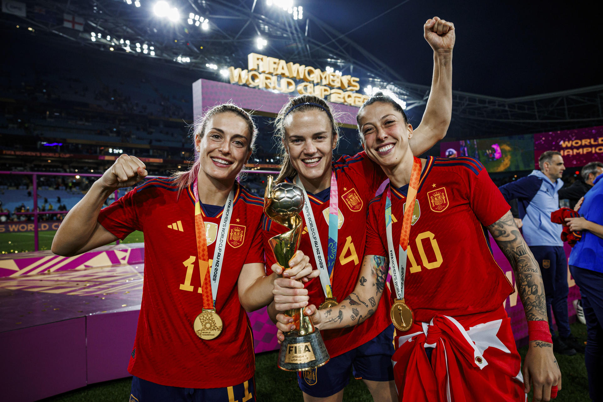 Spanish women's national soccer team players Alexia Putellas (l), Irene Parades (c) and Jenni Hermoso (r) pose with the World Cup trophy after Spain won the Women's World Cup Final between Spain and England in Sydney.EFE/RFEF HANDOUT/Pablo García
