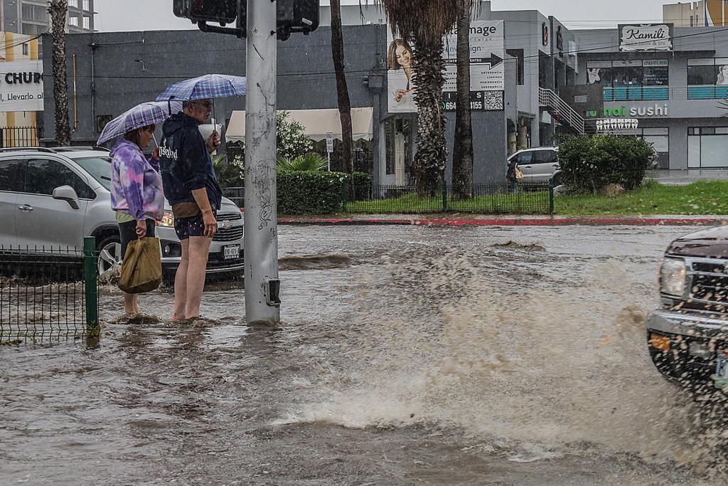La tormenta tropical Harold toca tierra en el sur de Texas y sus lluvias afectan también al noreste de México