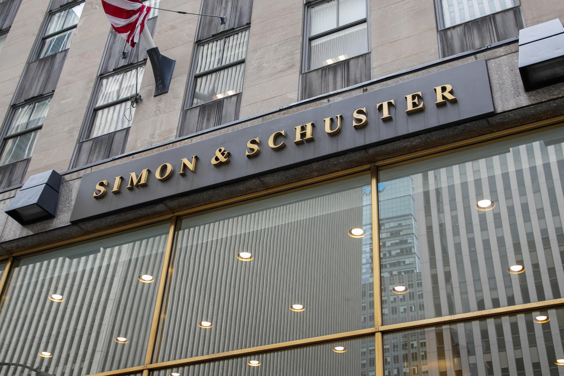 Vista de la sede de la editorial Simon&Schuster, en Nueva York, el 7 de agosto de 2023. EFE/Sarah Yenesel