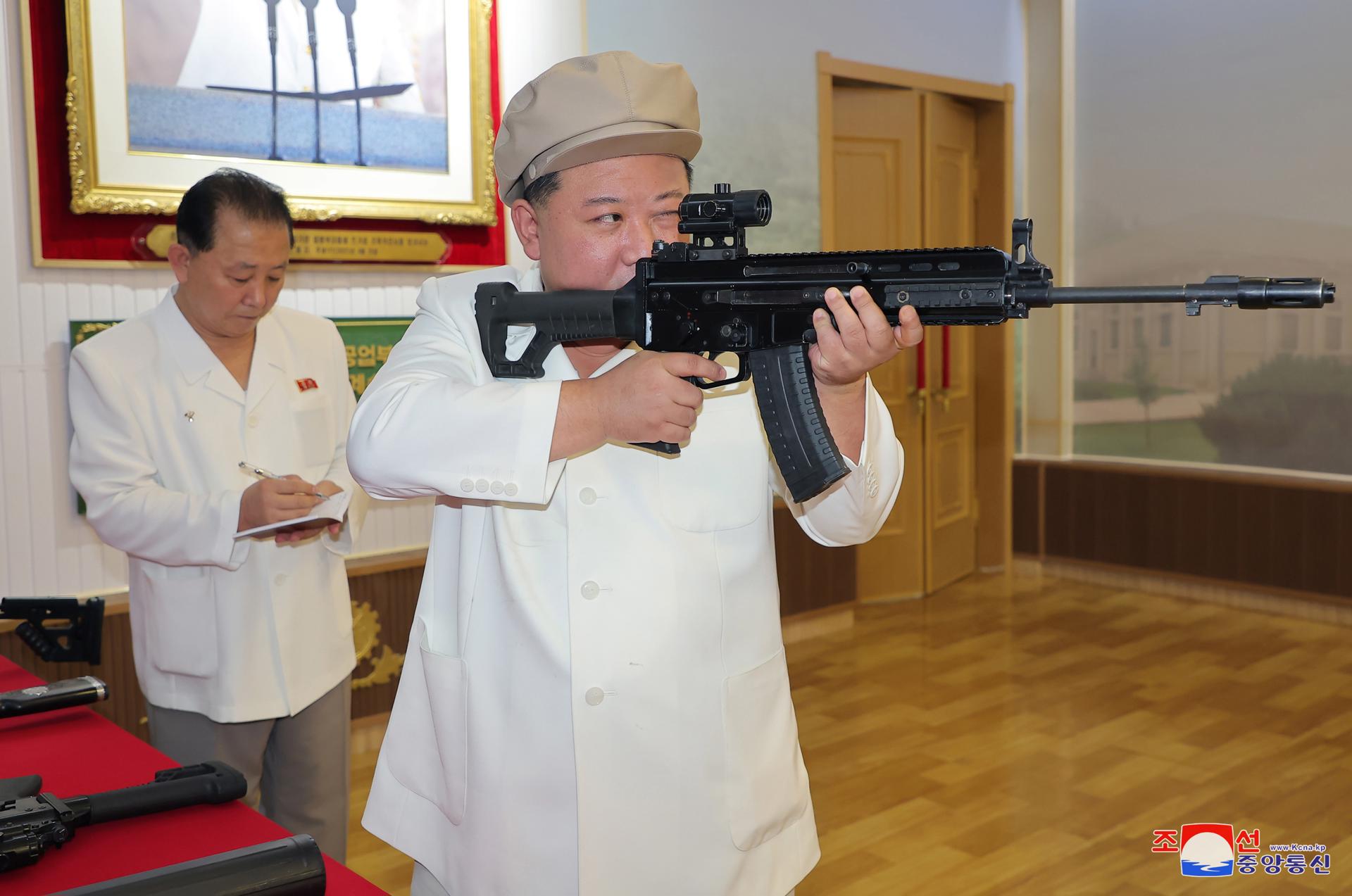 An undated photo released by the official North Korean Central News Agency (KCNA) on 06 August 2023 shows North Korean leader Kim Jong-un holding a weapon during an inspection of major munitions factories at an undisclosed location in North Korea. EFE-EPA FILE/KCNA EDITORIAL USE ONLY
