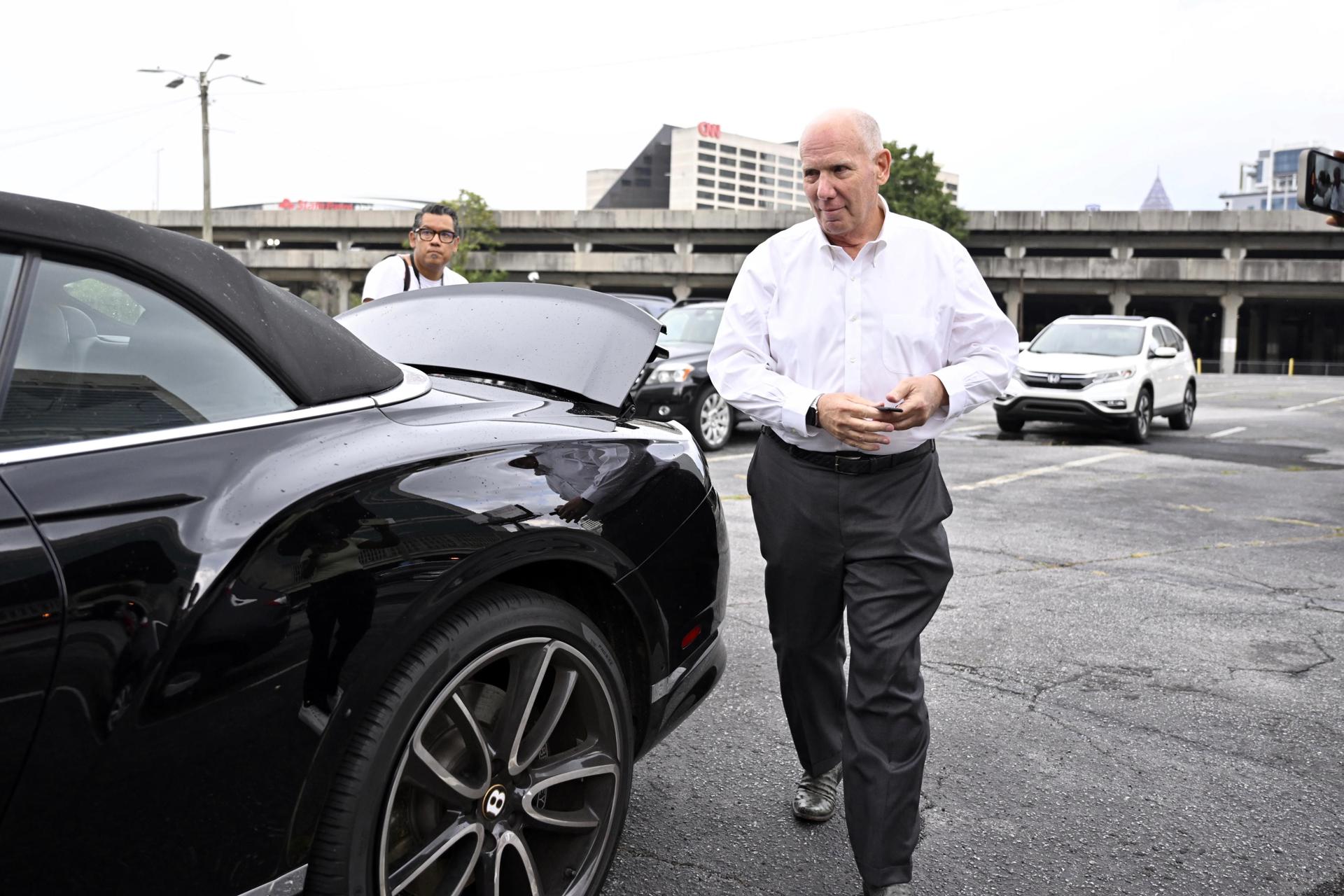 Attorney Steven H. Sadow departs the Richard B. Russell Federal Building during a federal court hearing to request that former President Donald Trump's Chief of Staff Mark Meadows' Fulton County 2020 election interference case be moved to US District Court in Atlanta, Georgia, USA, 28 August 2023. EFE-EPA/EDWARD M. PIO RODA
