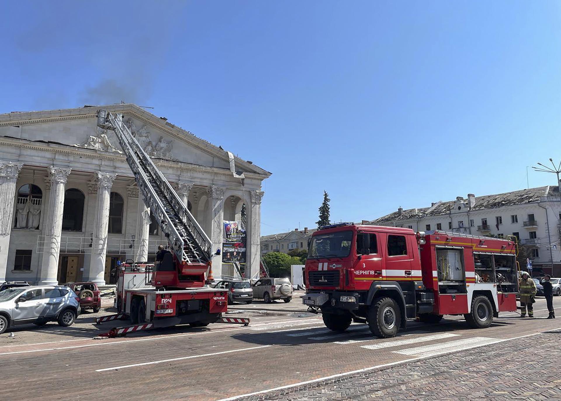 A handout photo made available by the State Emergency Service of Ukraine shows rescuers working at the area where a missile hit the Drama Theatre downtown of Chernihiv, Ukraine, 19 August 2023. EFE/EPA/STATE EMERGENCY SERVICE OF UKRAINE HANDOUT HANDOUT EDITORIAL USE ONLY/NO SALES