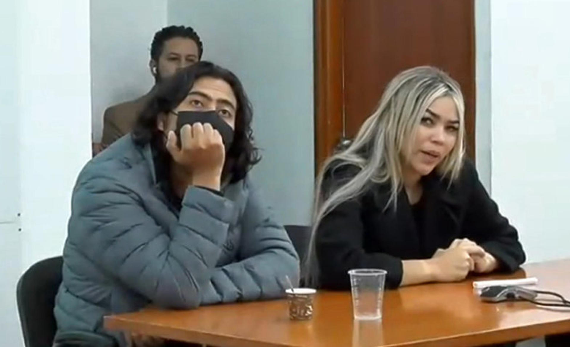 Transmisión en directo del juicio a Nicolás Petro (i), hijo mayor del presidente de Colombia, Gustavo Petro, y a Daysuris Vásquez (d), su expareja.