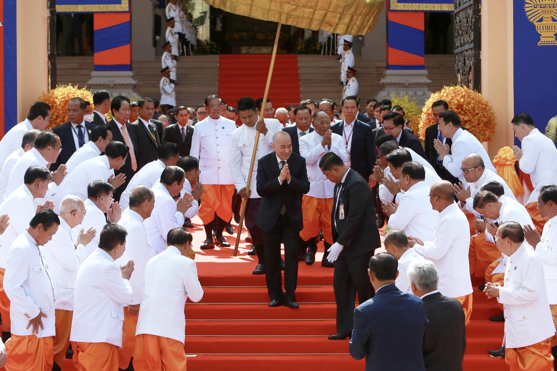 Cambodian King Norodom Sihamoni greets lawmakers during the opening ceremony of a new session of parliament at the National Assembly in Phnom Penh, Cambodia, 21 August 2023. EFE-EPA/KITH SEREY
