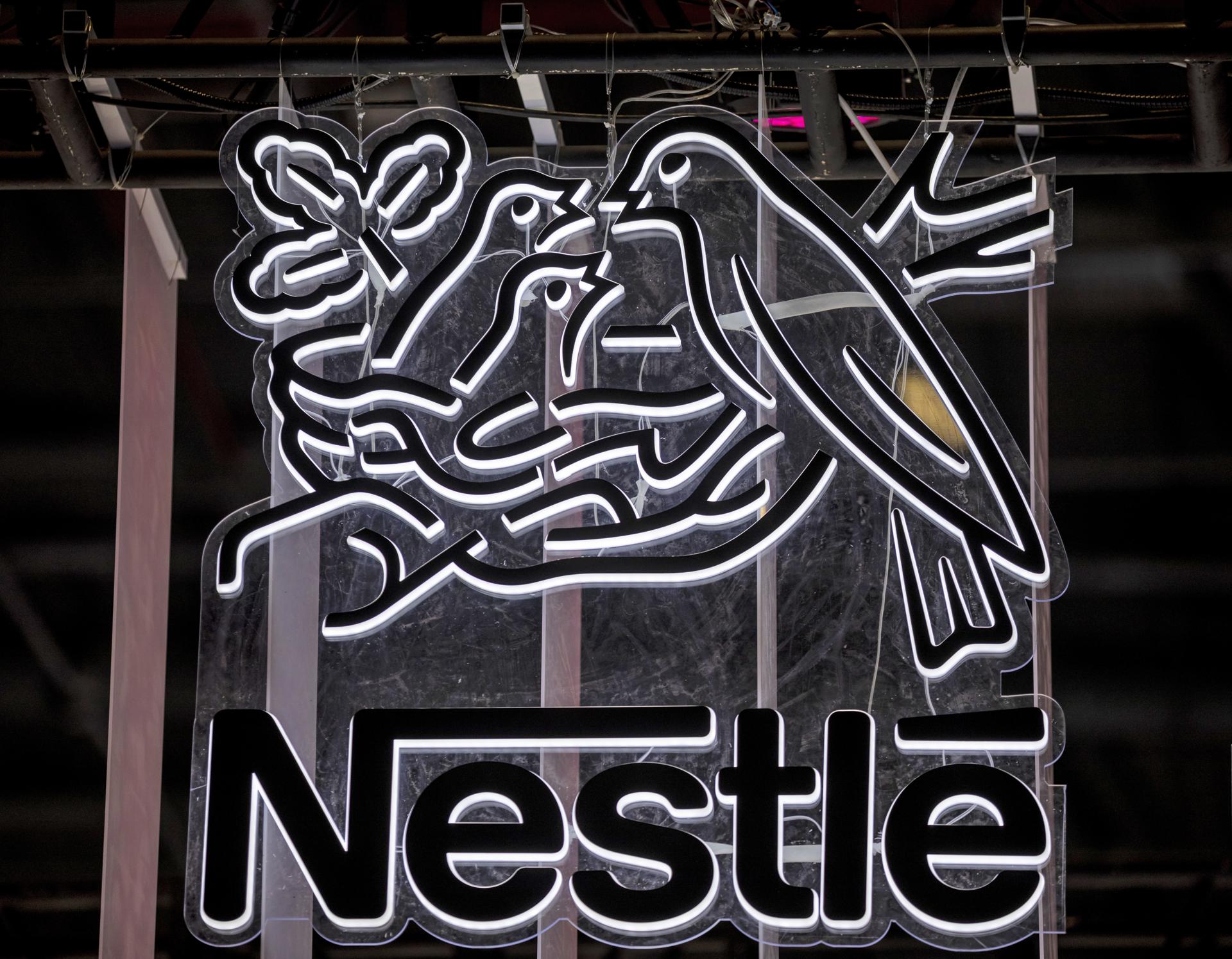 Una imagen con el logo de Nestle EFE/ALEX PLAVEVSKI