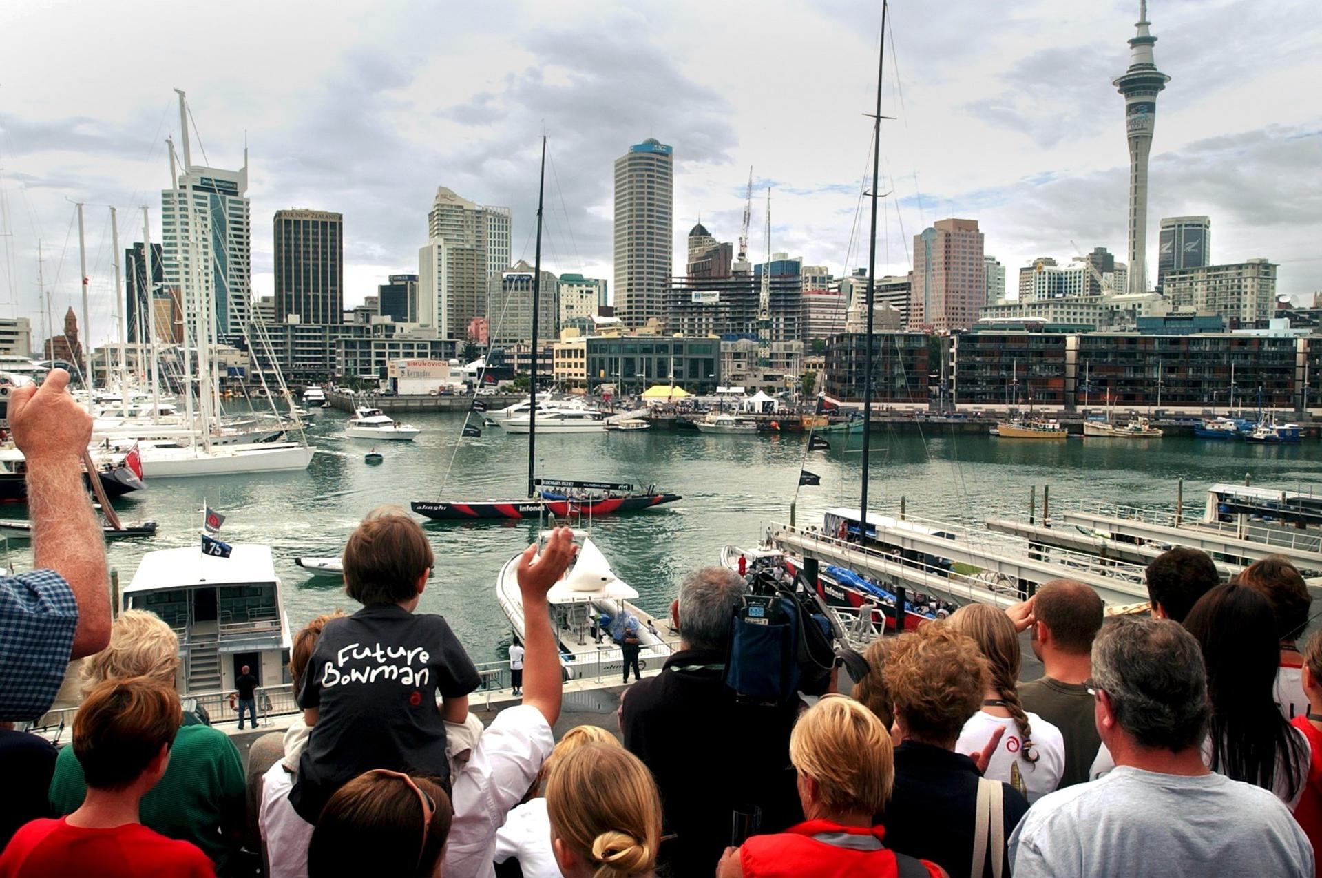 Spectactors wave the swiss defi yacht Alinghi, SUI-64, in front the city of Auckland, at the Louis Vuitton Challenge Cup, in Auckland , New Zealand, January 13, 2003. EPA-EFE FILE PHOTO KEYSTONE / LAURENT GILLIERON
