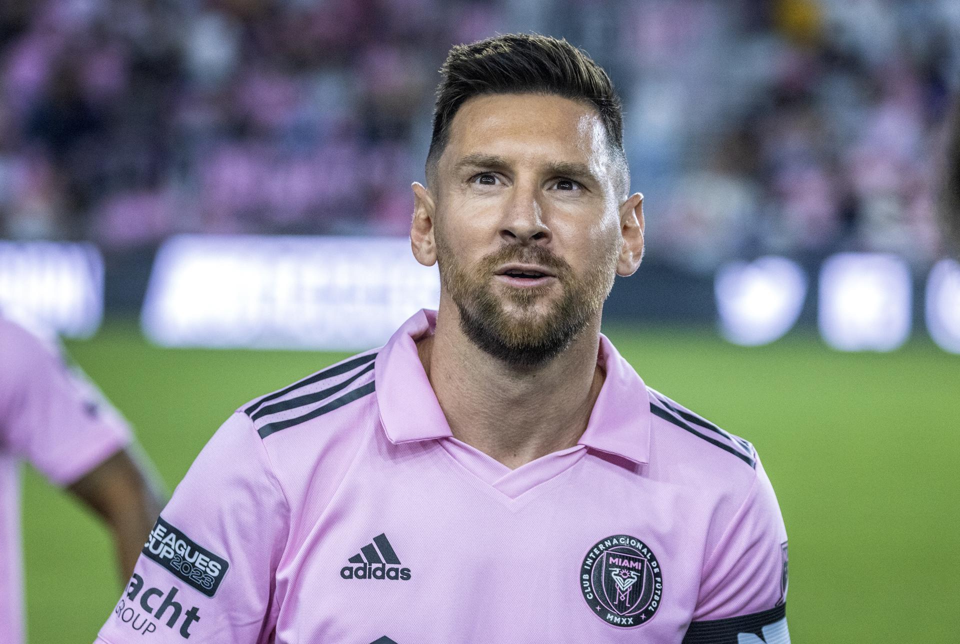 Inter Miami forward Lionel Messi salutes before the Leagues Cup quarter final soccer match between Inter Miami CF and Charlotte FC in Fort Lauderdale, Florida, US, 11 August 2023. EFE-EPA/CRISTOBAL HERRERA-ULASHKEVICH
