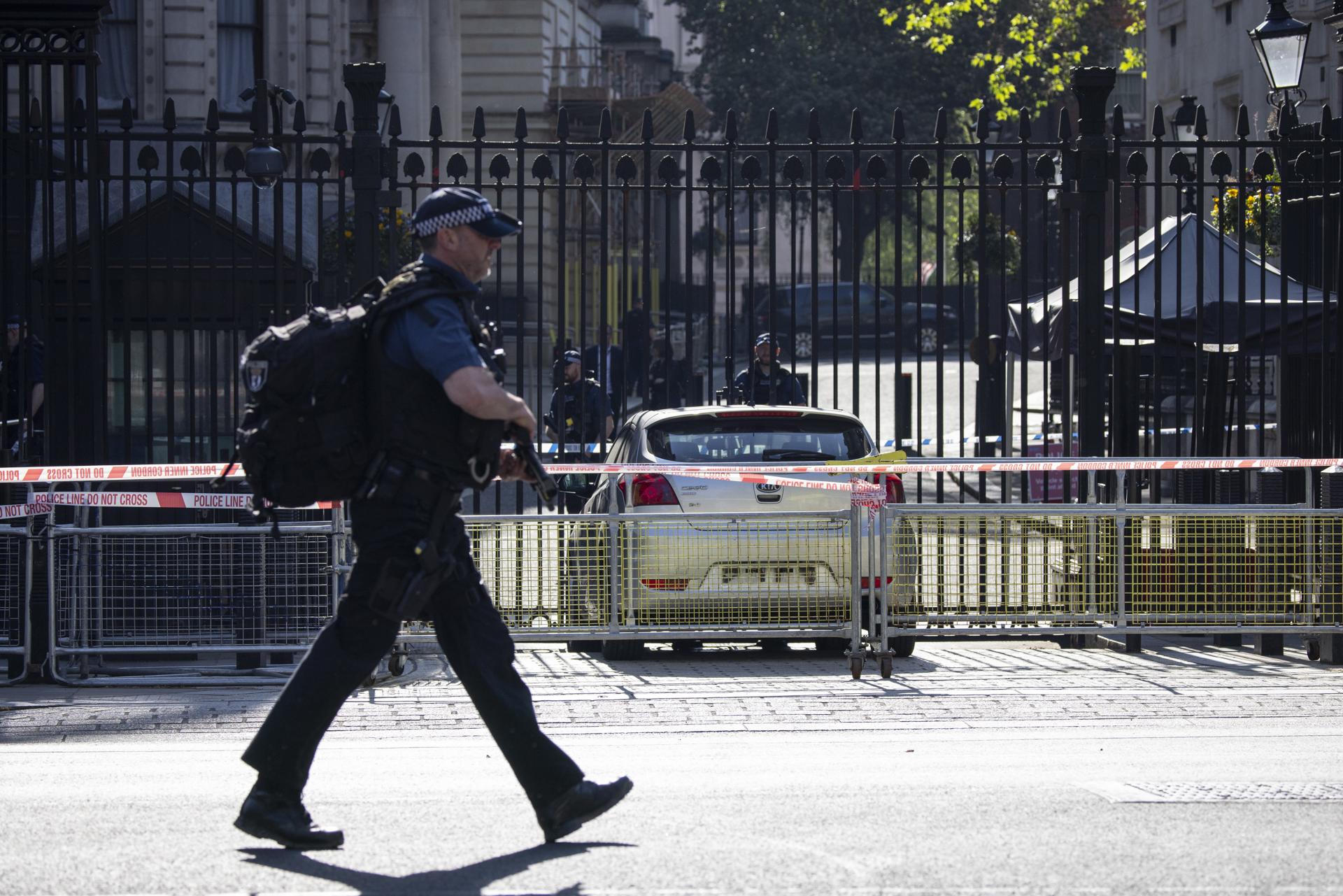A file picture showing police officers in Downing Street, the official residence of British Prime Minister in London, Britain. EFE/EPA/FILE/TOLGA AKMEN