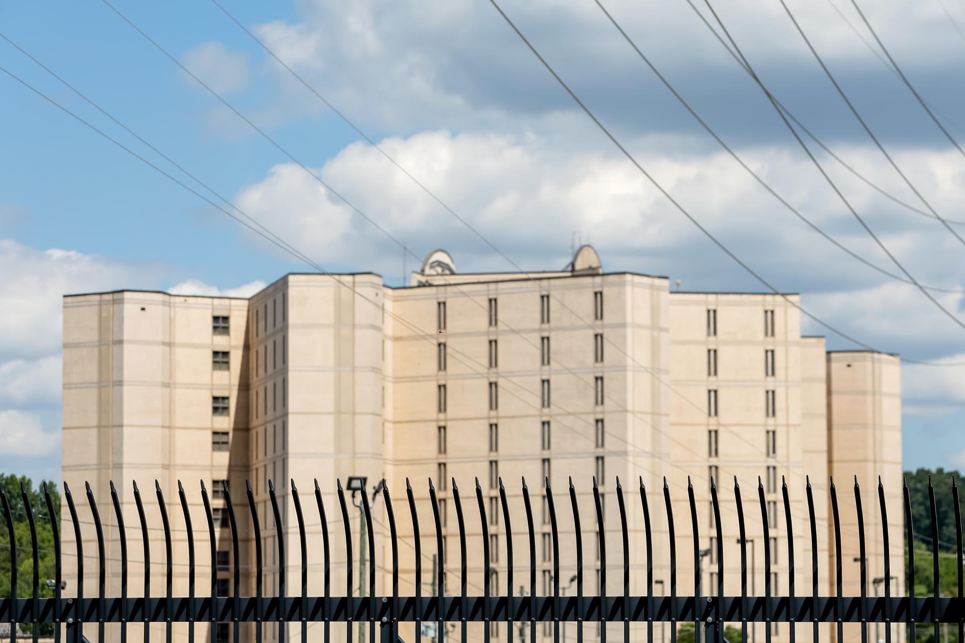 Vista de la cárcel del condado de Fulton, en Atlanta, Georgia (EE.UU.), el 17 de agosto de 2023. EFE/Erik S. Lesser