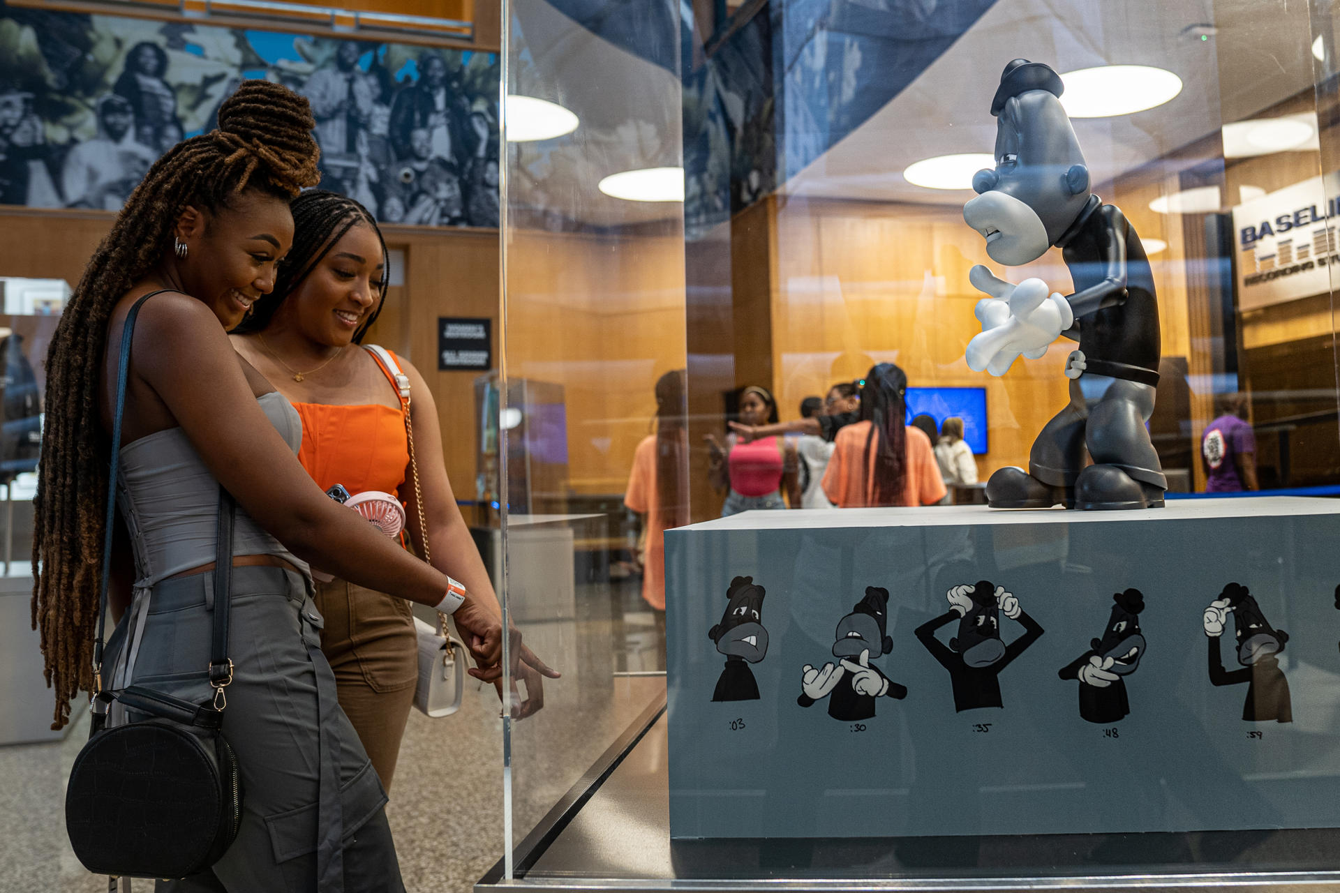 Several people visit an exhibit on the life of hip-hop legend Jay-Z titled "The Book of Hov" on 8 August 2023 in Brooklyn (USA). EFE/ Ángel Colmenares
