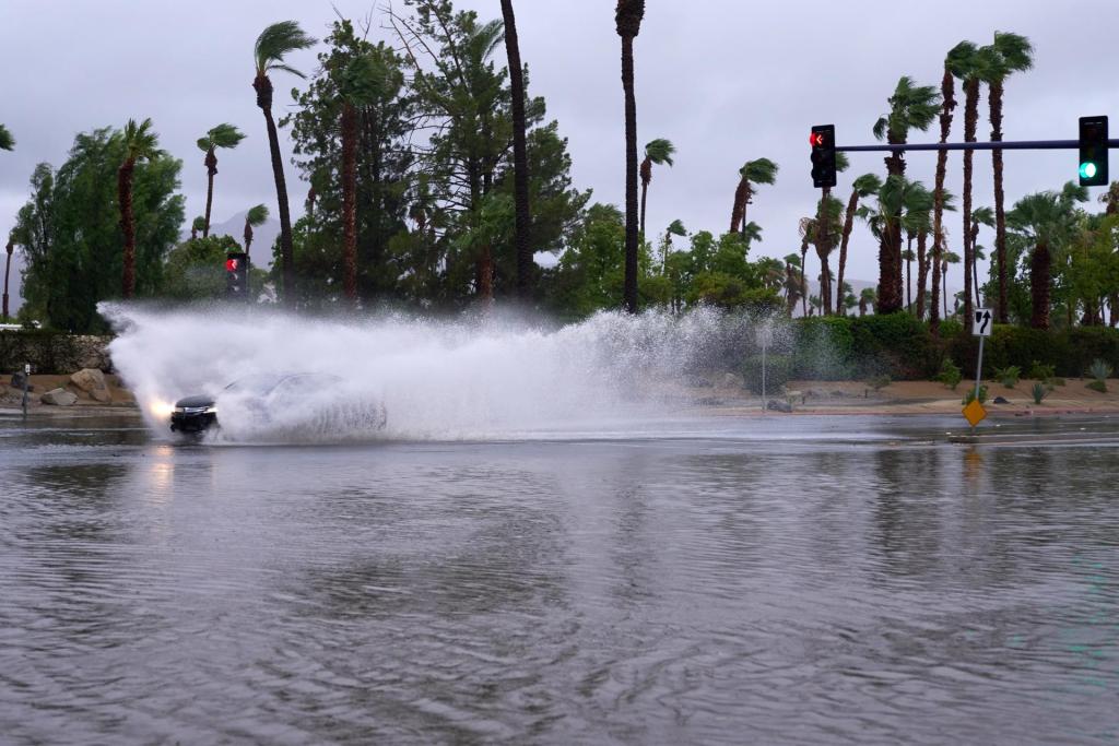 Continúa la alerta de posibles “inundaciones catastróficas” en California por Hilary