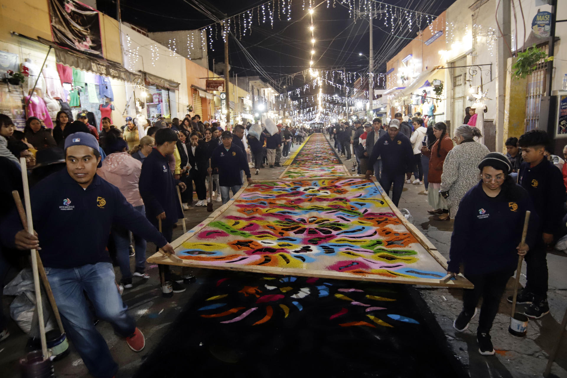 Artisans create sawdust carpets on 14 August 2023 during the "night that no one sleeps" in the central Mexican city of Humantla. EFE /Hilda Ríos
