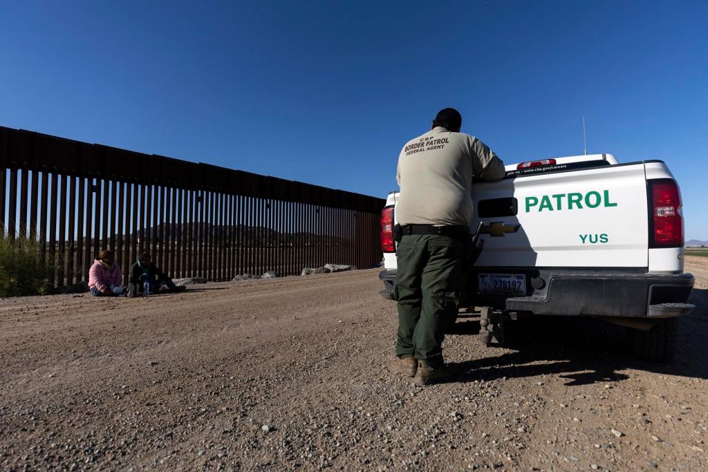 Las detenciones de migrantes en la frontera sur de EE.UU. aumentaron en un 33 % en julio