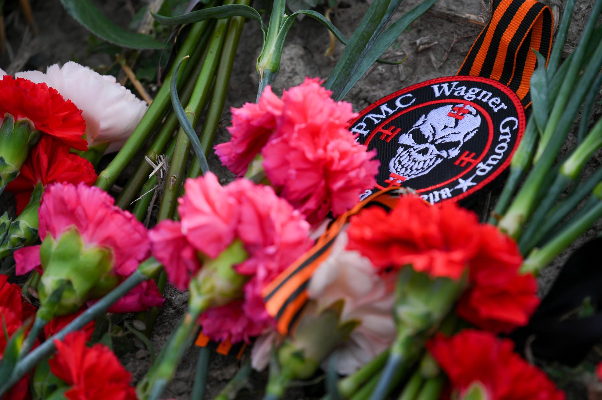 Flowers and a patch with the logo of PMC Wagner laid at an informal memorial next to the former 'PMC Wagner Centre' in St. Petersburg, Russia, 24 August 2023. (Russia, Saint Petersburg) EFE/EPA/ANTON MATROSOV
