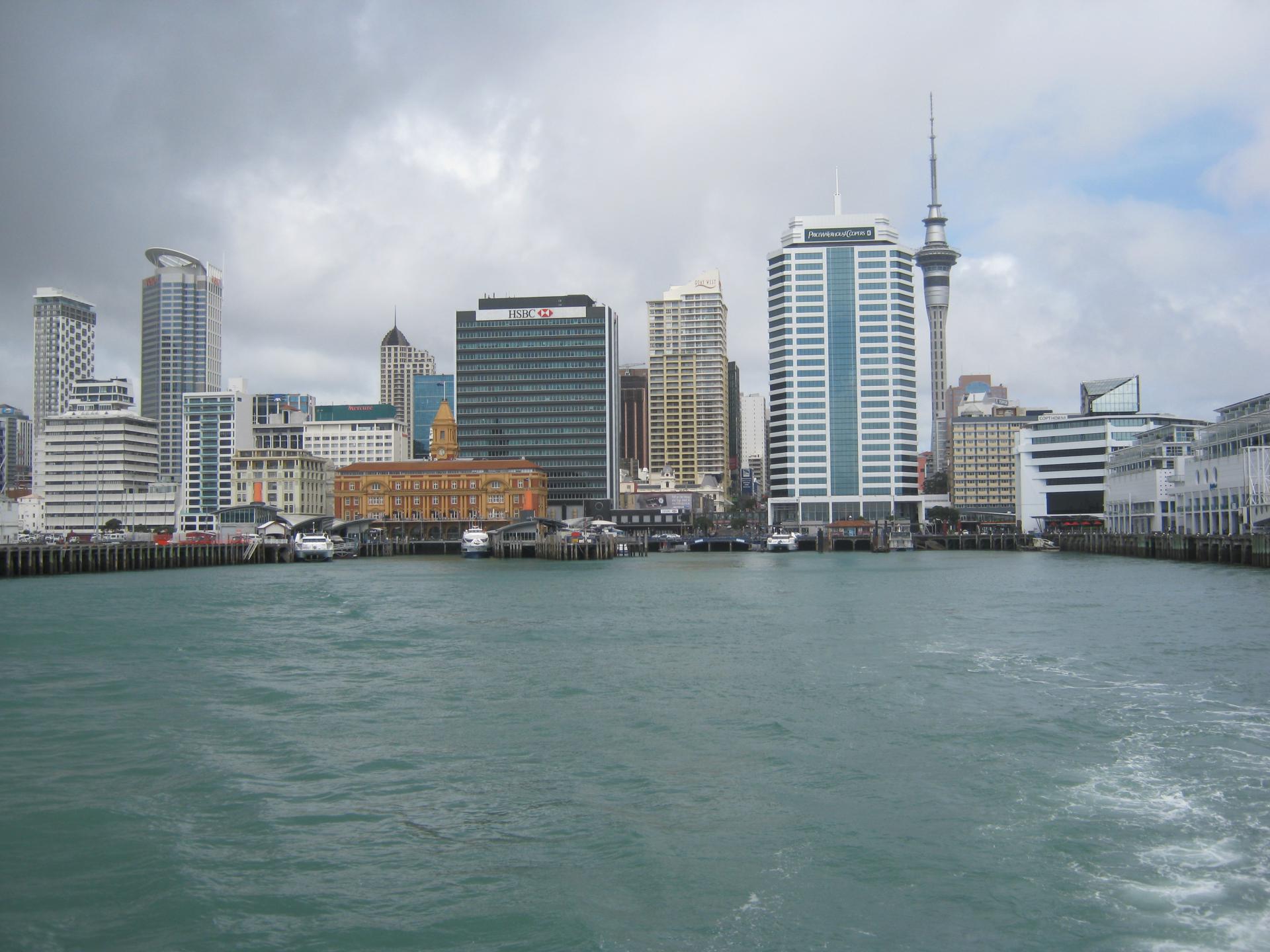 Auckland city as seen from the Hauraki Gulf, on Sept. 25, 2010. EFE FILE/TARYN WILSON
