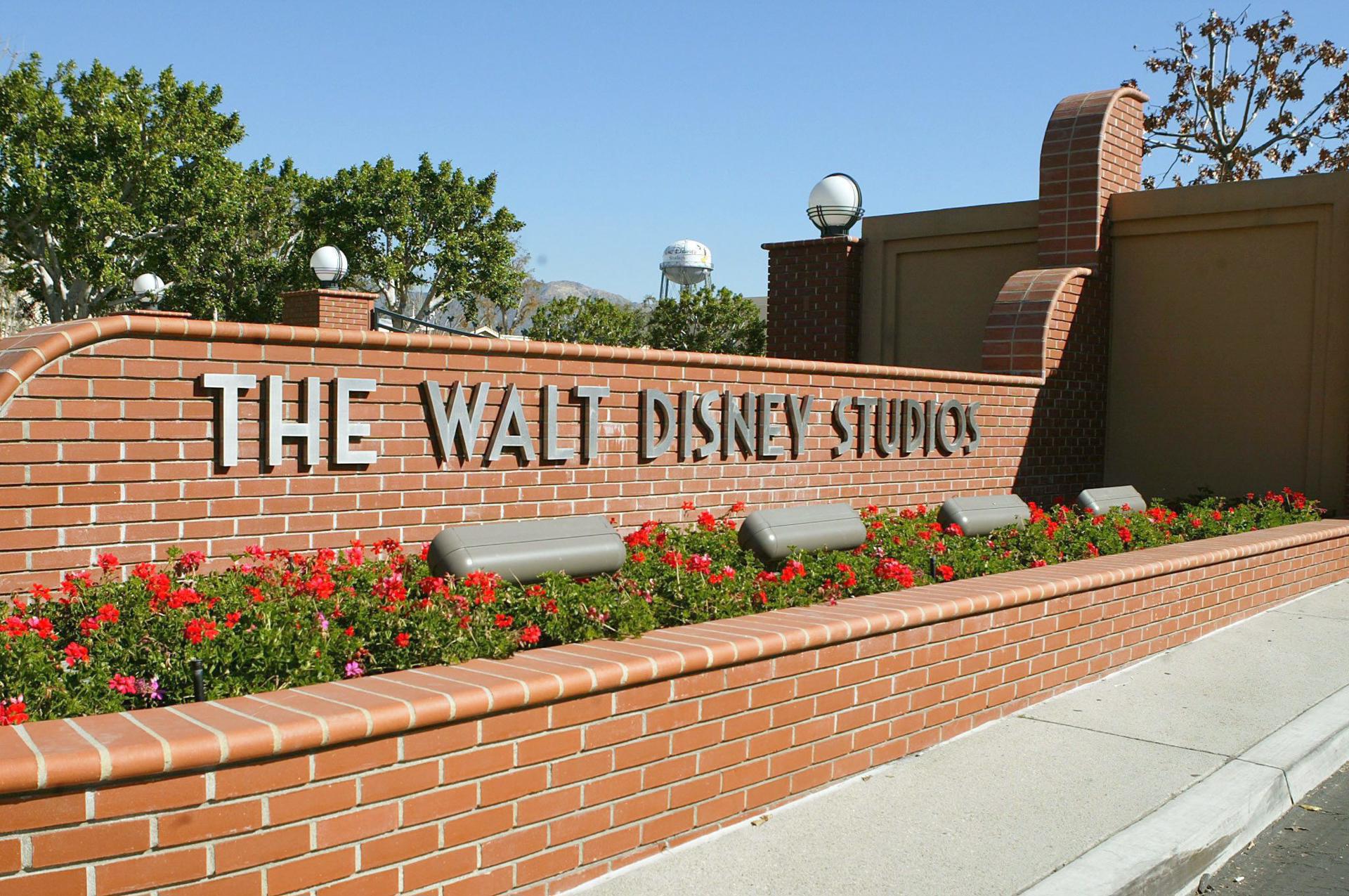 Vista de la entrada a The Walt Disney Company Studios en Burbank, California, en una fotografía de archivo. EFE/Brendan McDermid