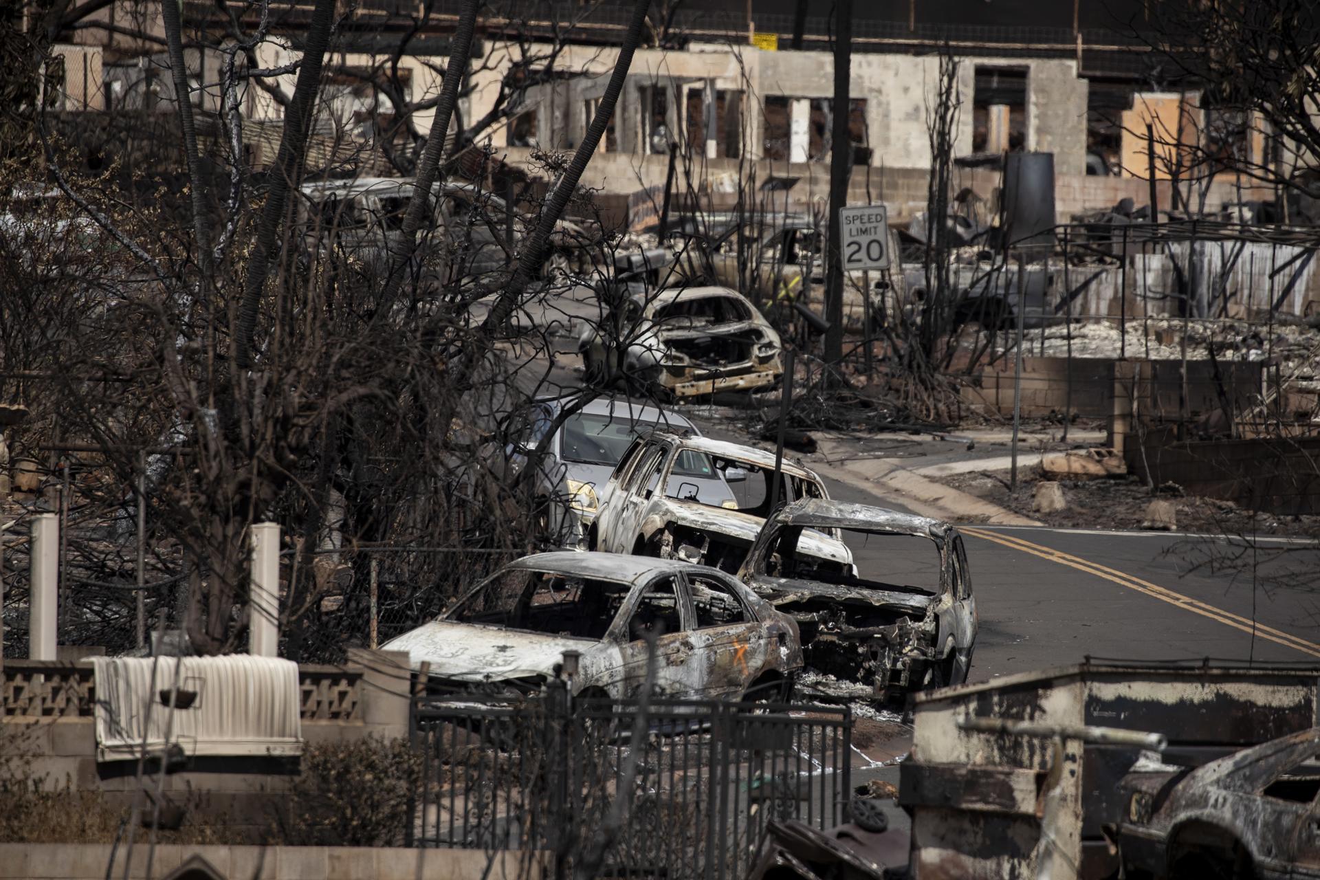 The remains of burnt cars and houses after a wildfire swept through a neighborhood in Lahaina, Hawaii, US, 15 August. EFE-EPA/ETIENNE LAURENT