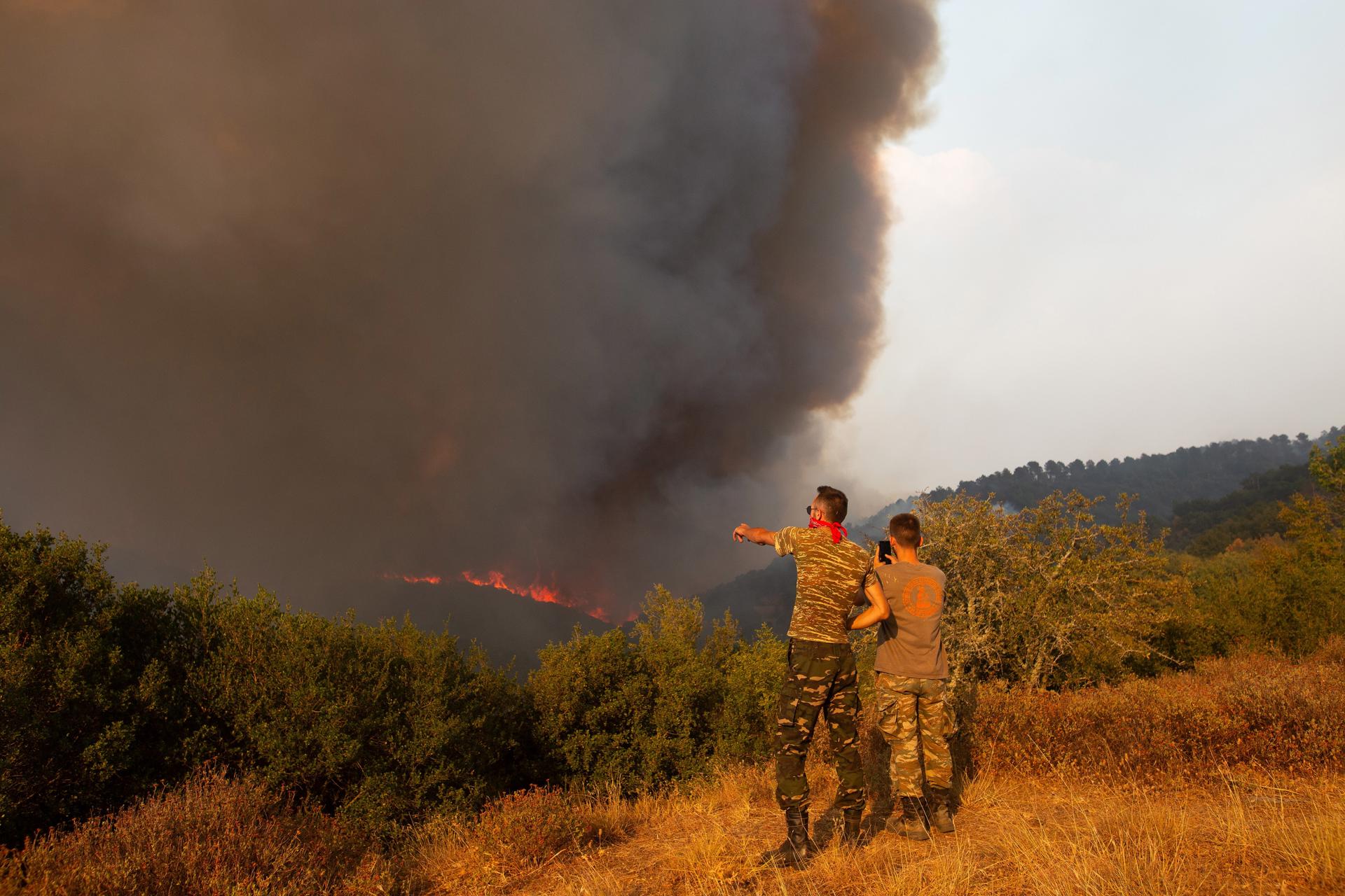 Residents watch the fire coming closer at the Sikorrachis village in Alexandroupolis, Thrace, northern Greece, 23 August 2023. EFE/EPA/ACHILEAS CHIRAS