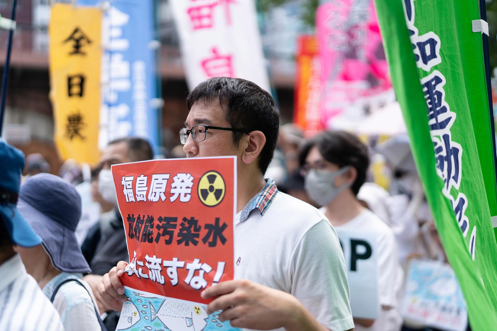 Protesters hold up placards protesting against the release of treated radioactive water from the Tokyo Electric Power Co. (Tepco) Fukushima Dai-ichi Nuclear Power Station during a rally outside the Tepco headquarters in Tokyo, Japan, 24 August 2023. EFE-EPA/TOMOHIRO OHSUMI