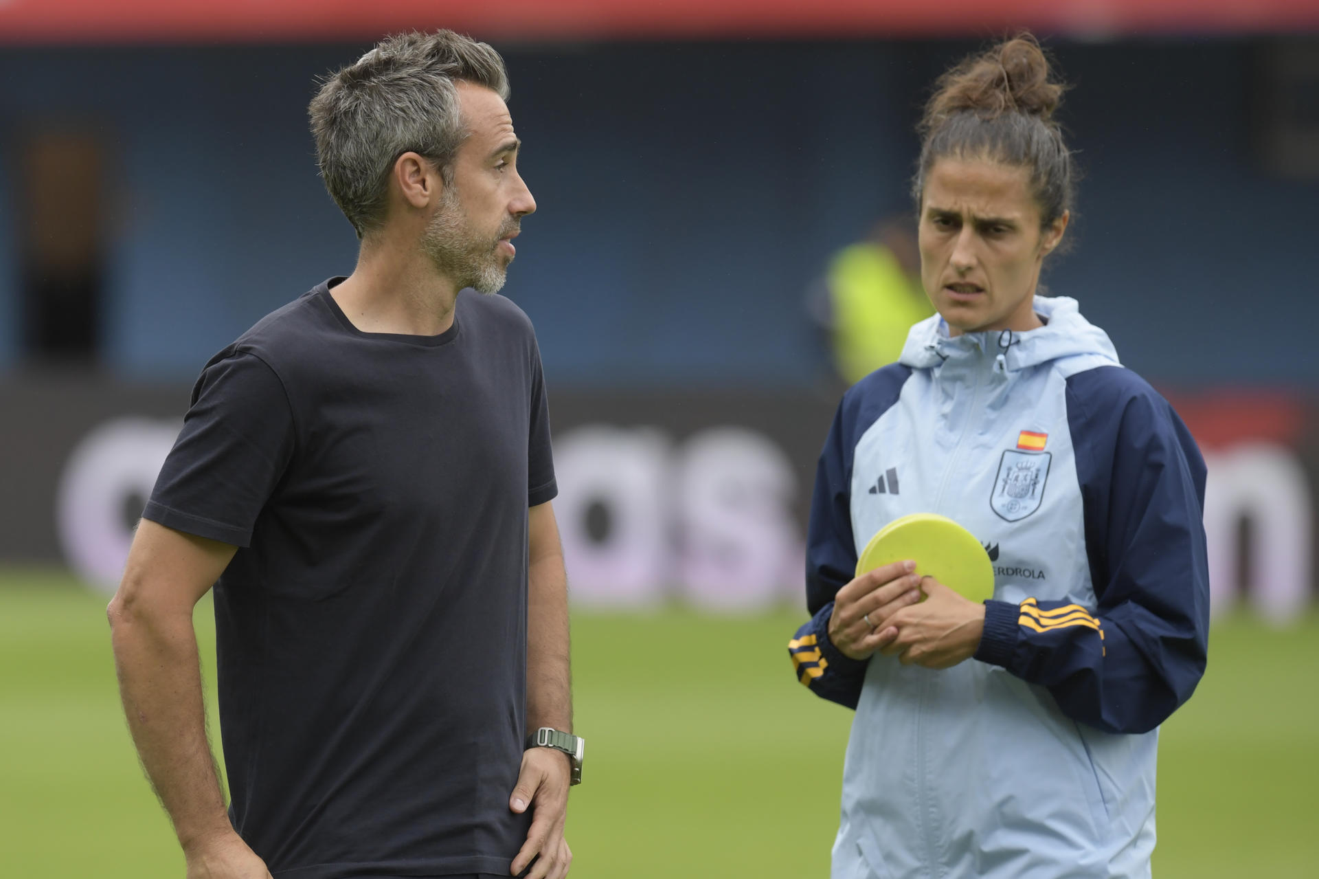 El entrenador de la selección femenina de fútbol de España, Jorge Vilda (i), y su segunda Montse Tomé en una foto de archivo de Eloy Alonso. EFE