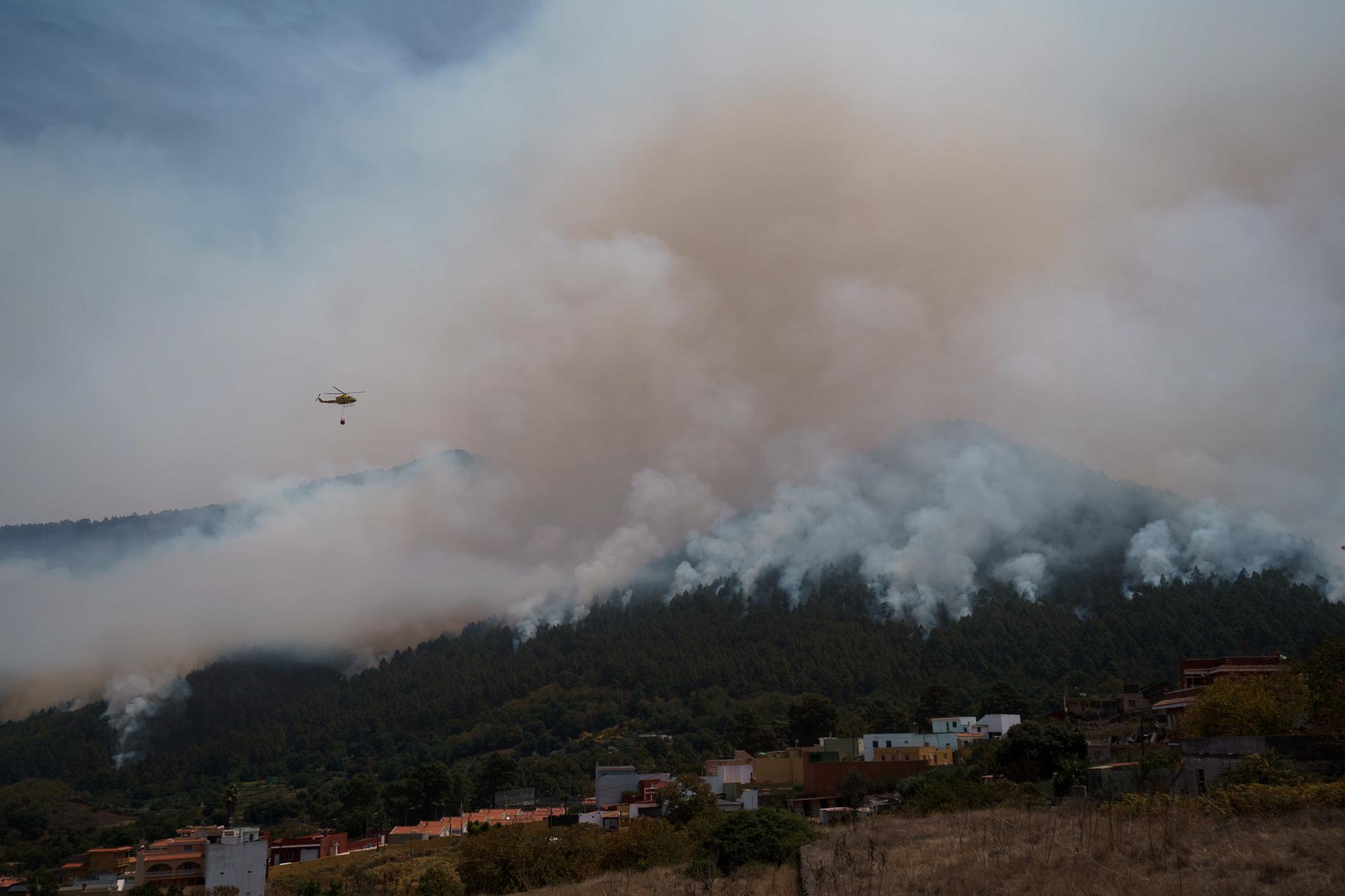 Helicopters work on extinguishing a forest fire affecting the Orotava area that continues to burn land, in Tenerife, Spain, 18 August 2023. EFE/ Ramon De La Rocha