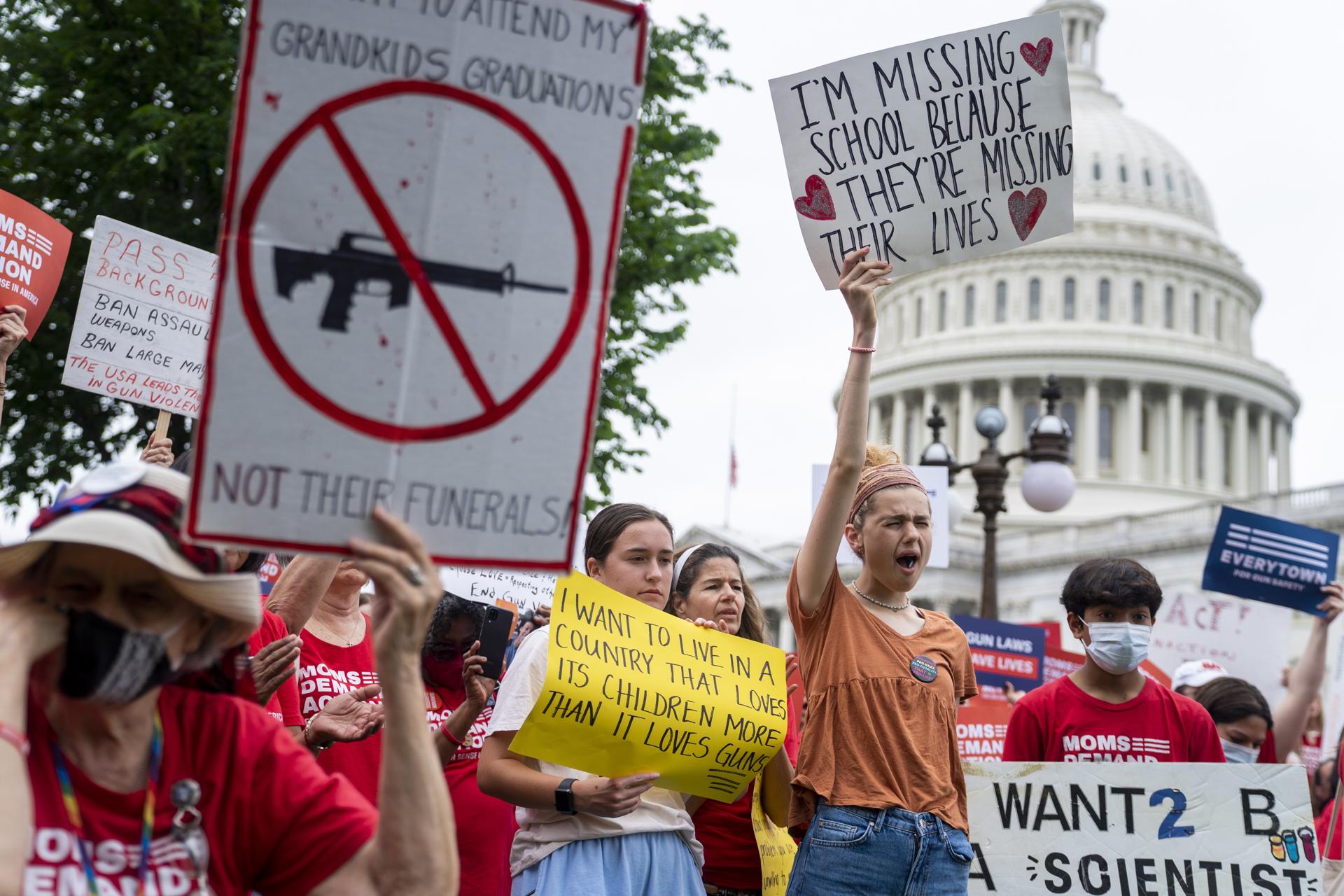Activists rally demanding action on gun safety laws outside the US Capitol in Washington, DC, USA 26 May 2022. EFE-EPA FILE/SHAWN THEW / POOL