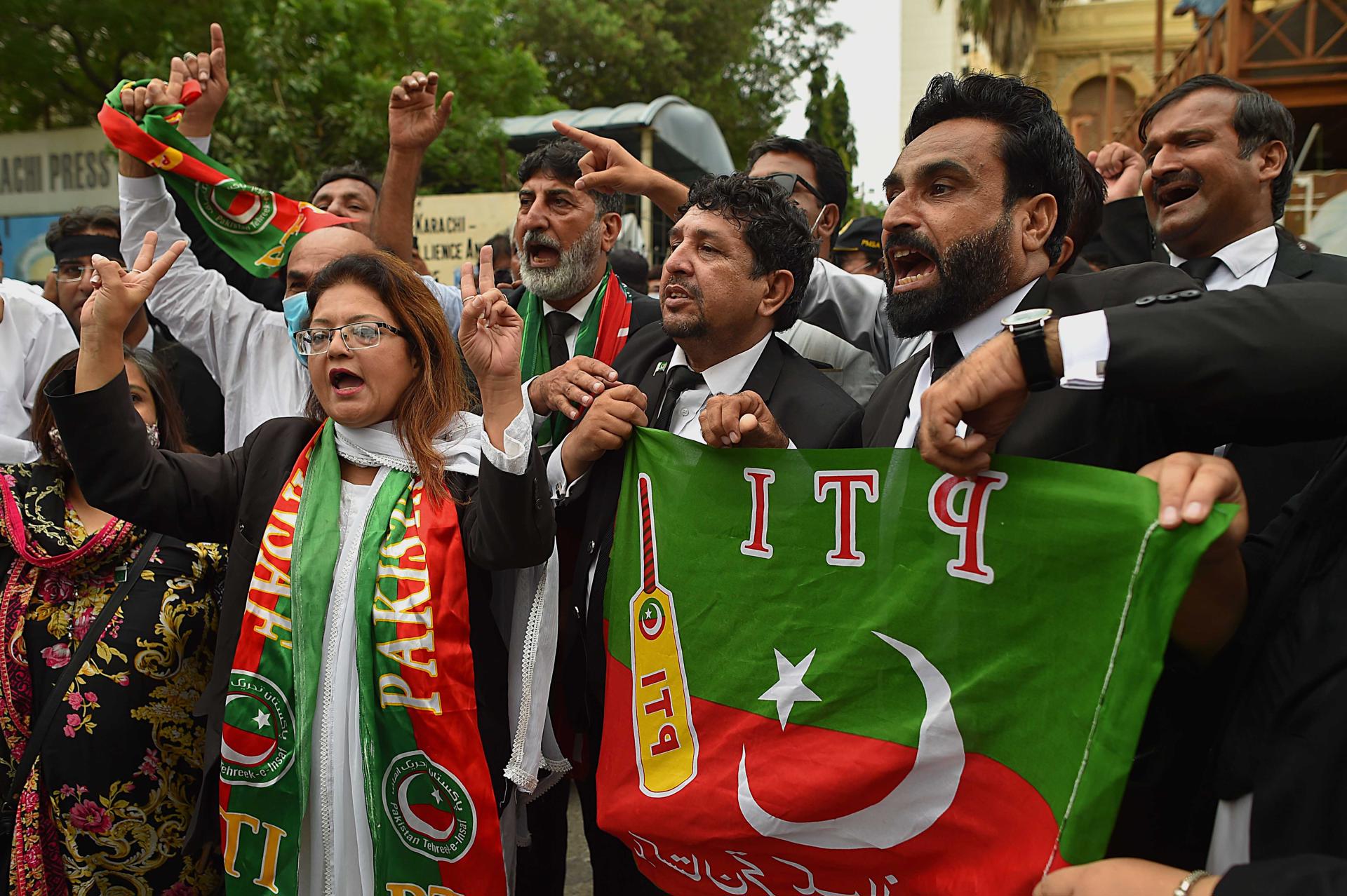 Supporters of former Pakistani prime minister Imran Khan take part in a protest in Karachi, Pakistan, 08 August 2023. EFE-EPA/SHAHZAIB AKBER