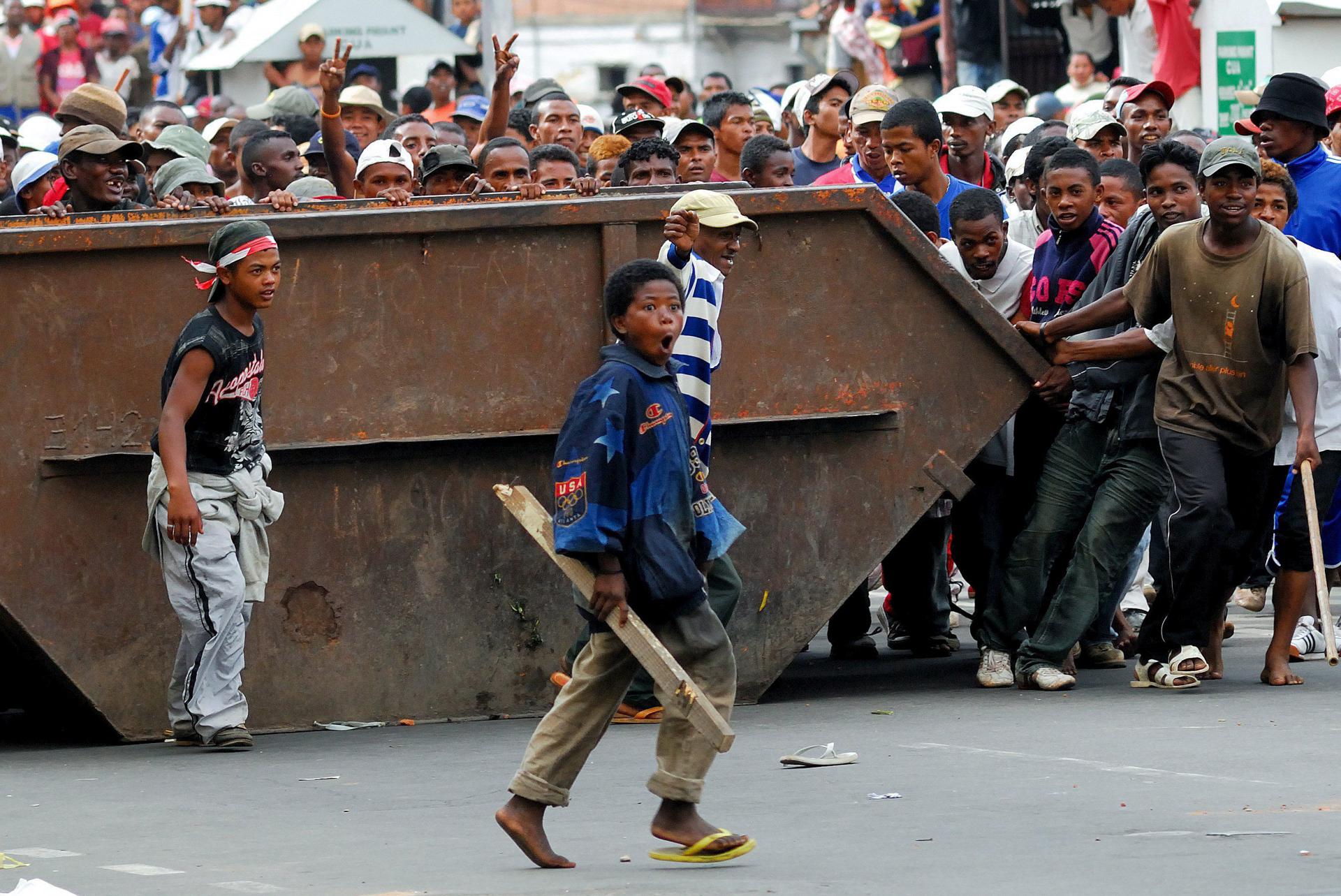 A file photo shows demonstrations in Antananarivo, Madagascar, February 17, 2009. EFE-FILE