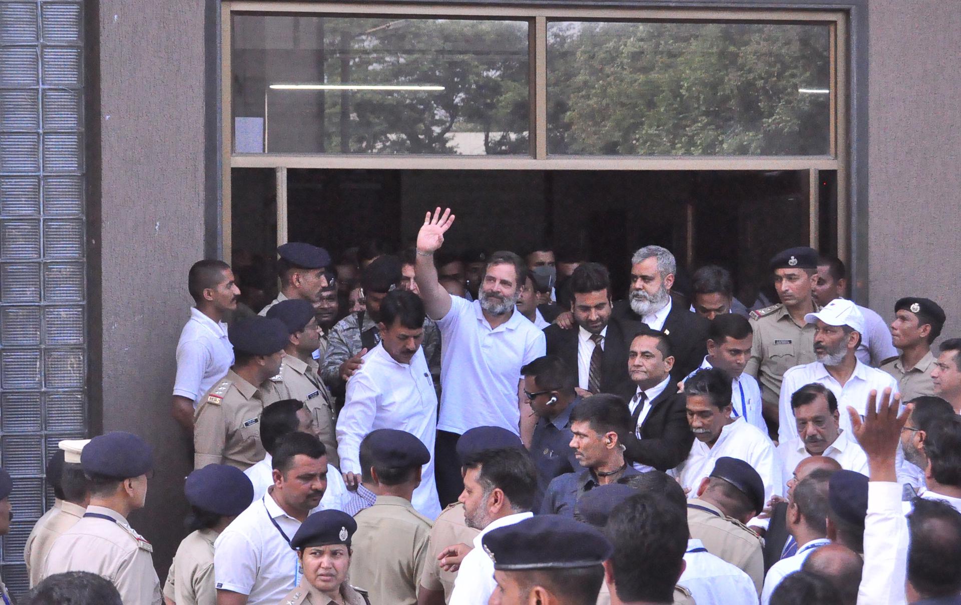 Indian National Congress (INC) Party senior leader Rahul Gandhi waves as he coming out of the Surat court in Gujarat, India 03 April 2023. EFE/EPA/FILE/DINESH TRIVEDI