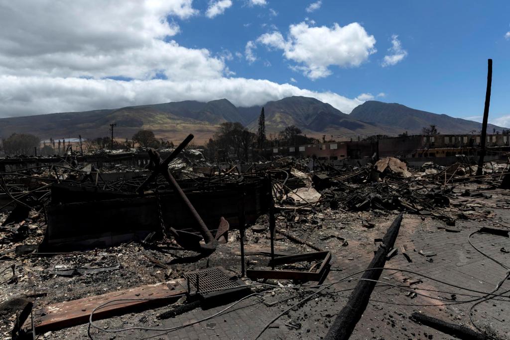 Suben a 80 los muertos por los incendios en Maui, que dejan pérdidas de miles de millones de dólares