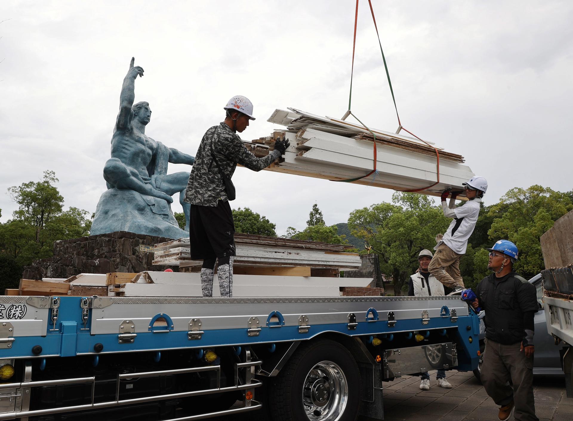 Workers remove materials for the memorial service for victims of the atomic bombing of Nagasaki past the Peace Statue (L-Rear) at Nagasaki Peace Park in Nagasaki, southwestern Japan, 08 August 2023 after the city was forced to change schedule of the memorial service for victims due to typhoon Khanun. EFE-EPA/JIJI PRESS JAPAN OUT EDITORIAL USE ONLY/
