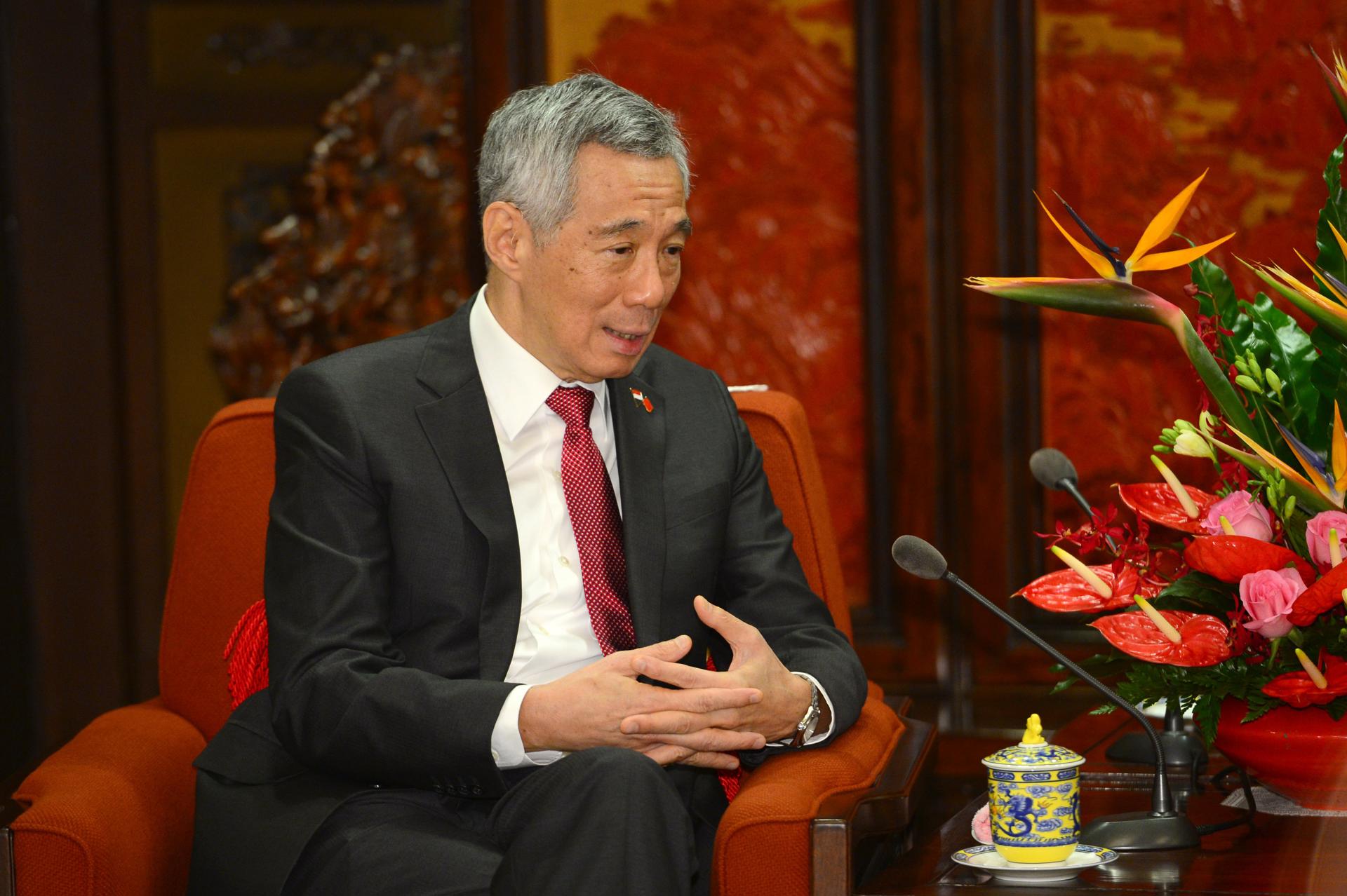 Singapore's Prime Minister Lee Hsien Loong speaks with Chinese Vice President Wang Qishan (not pictured) during a meeting at the Zhongnanhai Leadership Compound in Beijing, China, 09 April 2018. EFE-EPA/PARKER SONG / POOL/FILE