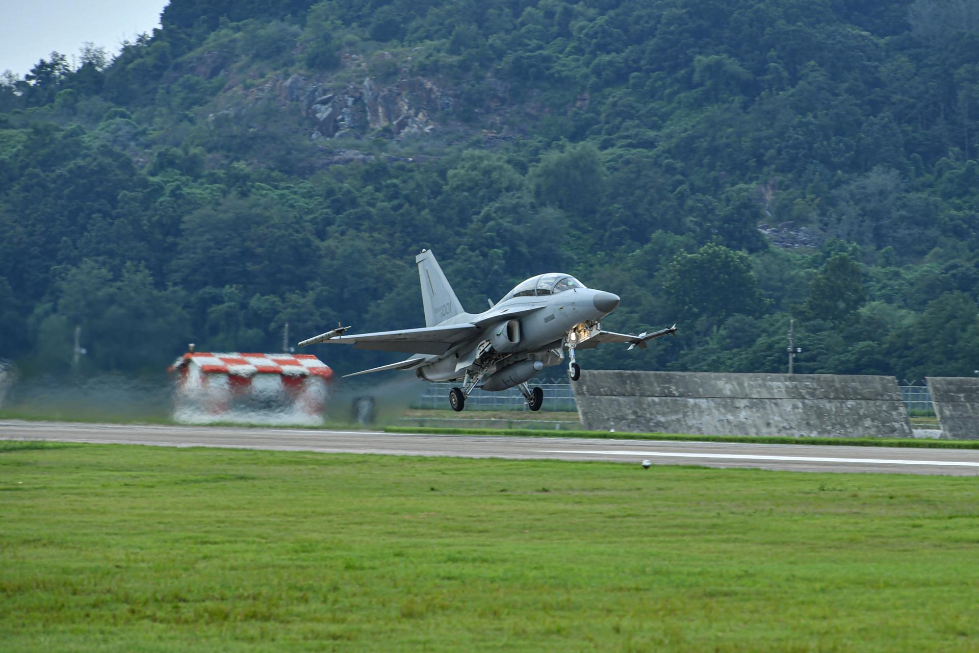 A handout photo made available by the South Korean Defense Ministry shows an FA-50 fighter of the 8th Fighter Wing during Ulchi Freedom Shield (UFS) exercises in South Korea, 21 August 2023. EFE/EPA/SOUTH KOREAN DEFENSE MINISTRY / HANDOUT SOUTH KOREA OUT HANDOUT EDITORIAL USE ONLY/NO SALES