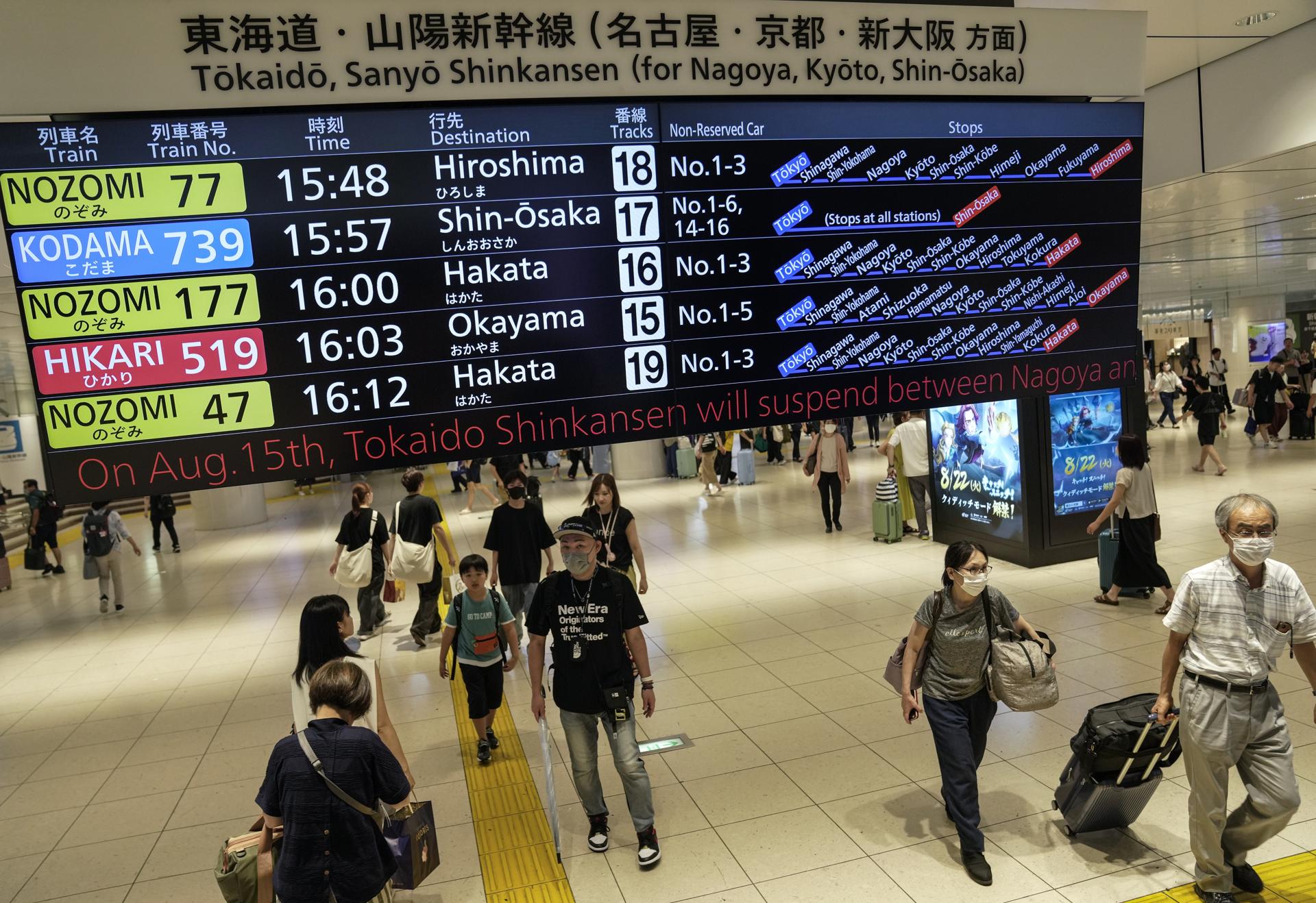 A Tokaido Shinkansen bullet train bound for western Japan departs Tokyo railway station in Tokyo, Japan, 14 August 2023. EFE-EPA/KIMIMASA MAYAMA
