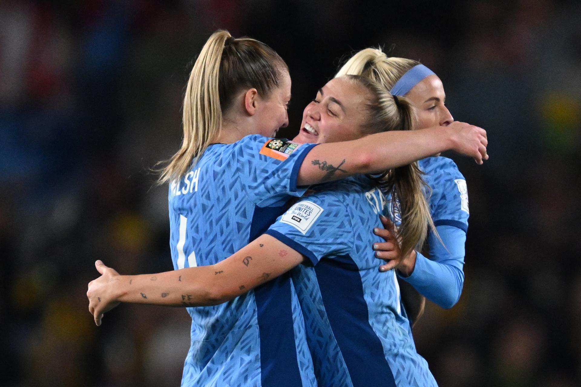 England's players celebrate winning the FIFA Women's World Cup semi-final soccer match between Australia and England in Sydney, Australia, 16 August 2023. EFE/EPA/DEAN LEWINS AUSTRALIA AND NEW ZEALAND OUT EDITORIAL USE ONLY