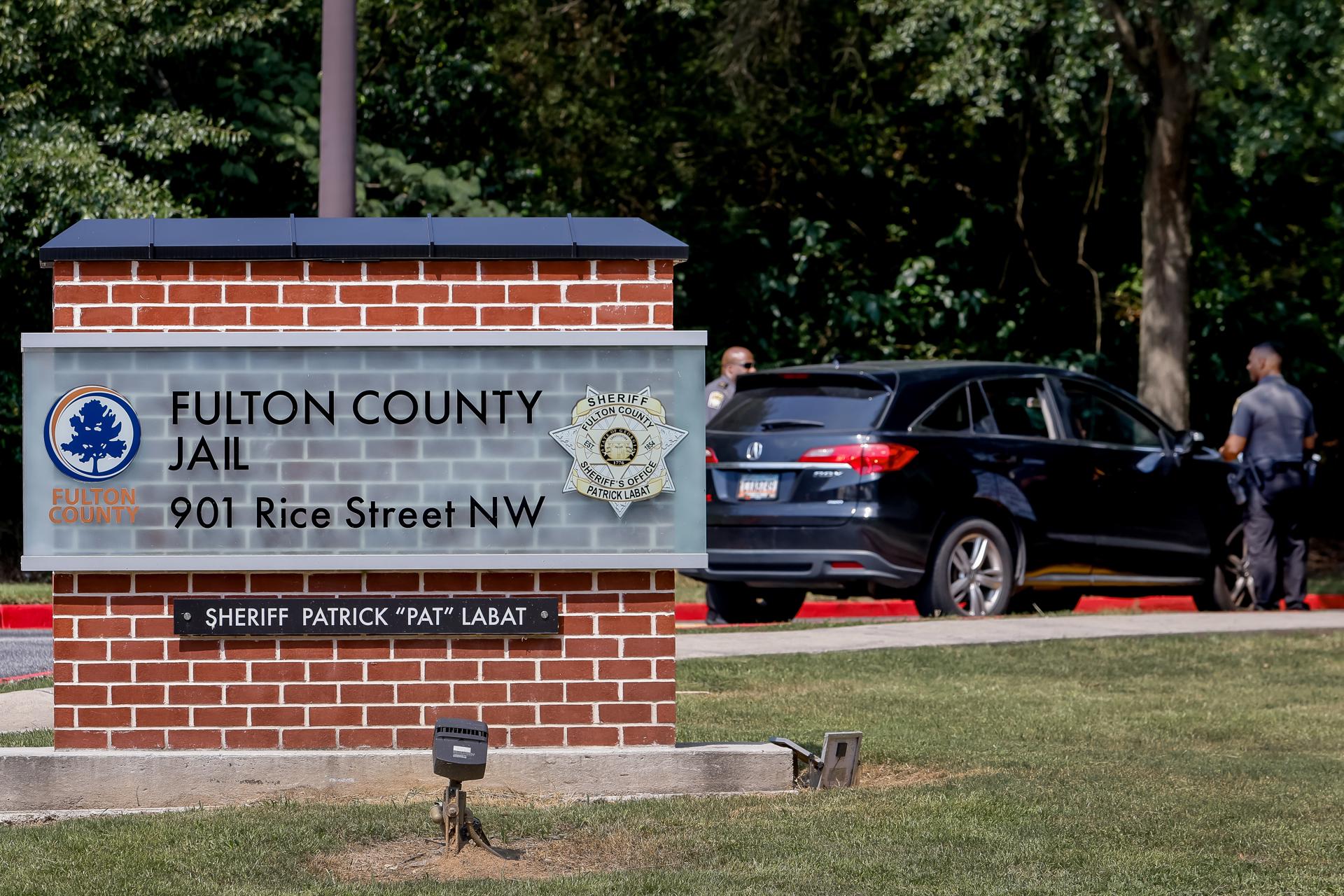 Fulton County Sheriff deputies provide security outside the Fulton County Jail after a grand jury indictment against former US President Donald Trump and 18 co-defendants for 2020 election interference in Atlanta, Georgia, USA, 22 August 2023. EFE-EPA/ERIK S. LESSER