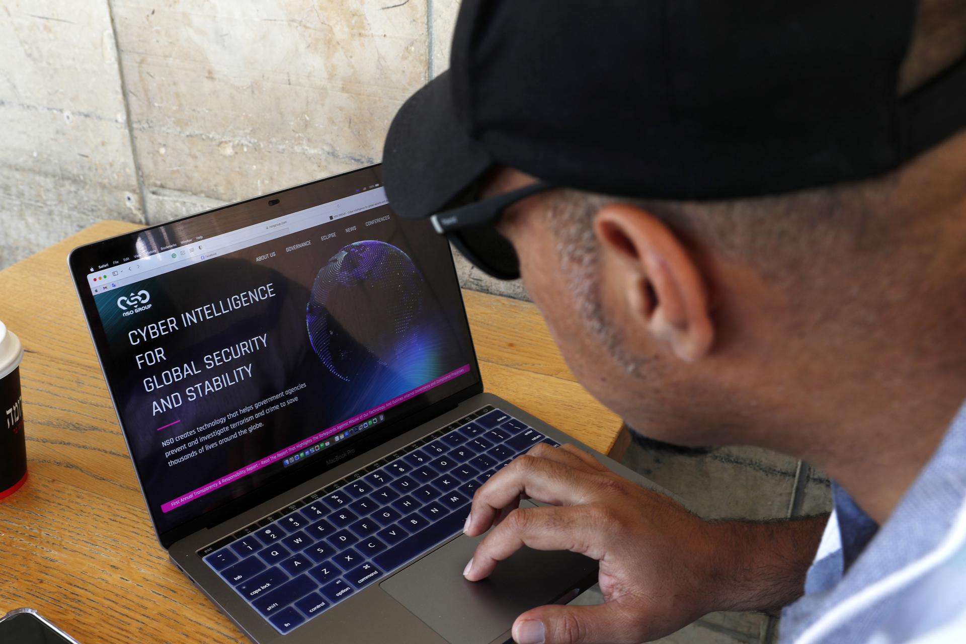 A man reads the website of NSO Group, an Israeli technology firm primarily known for its proprietary spyware Pegasus, in Jerusalem, Israel, 03 May 2022. EFE-EPA/FILE/ATEF SAFADI
